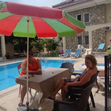 Cileks Apartahotel 4*