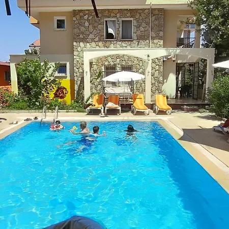 Cileks Apartmanhotel *