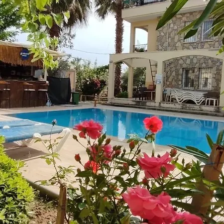 Cileks アパートホテル フェティエ